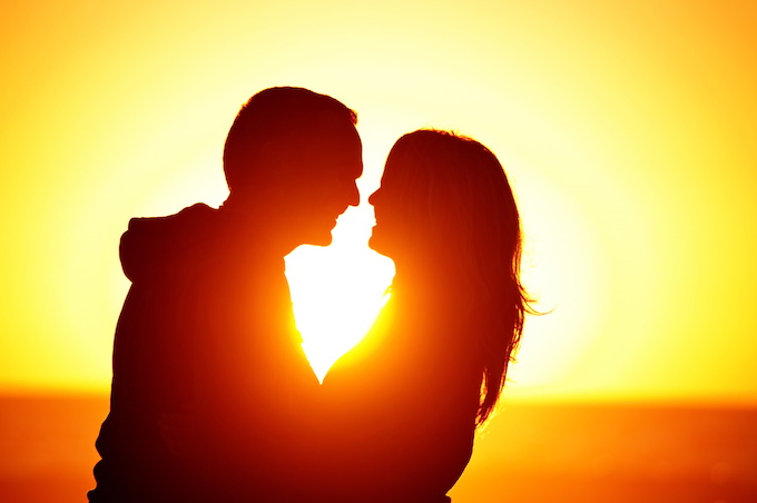 愛・loving couple beach sunset