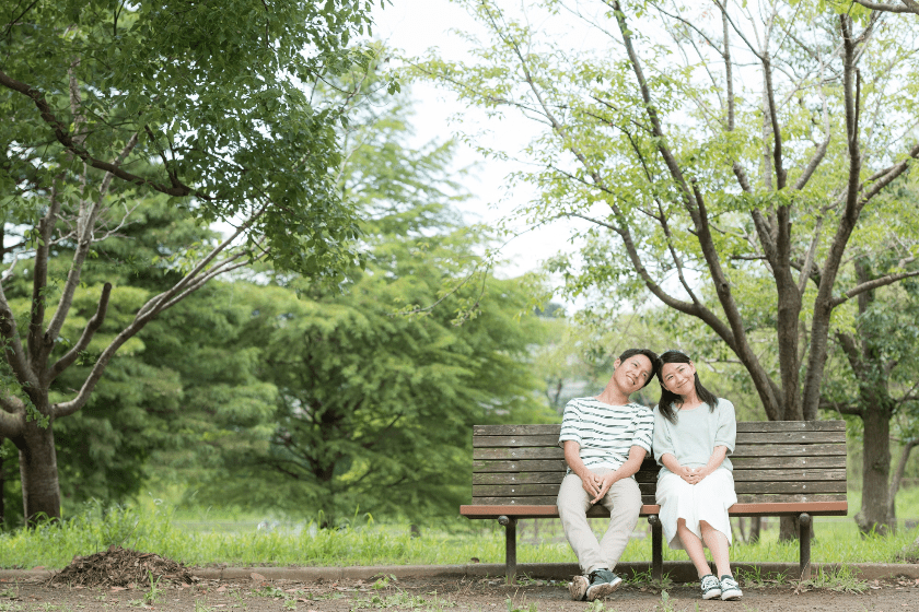 ベンチデートカップル 魔女が教える願いが叶うおまじない 恋愛 片思い 両想い 復縁 不倫 開運 仕事 転職 人間関係の悩みの解決