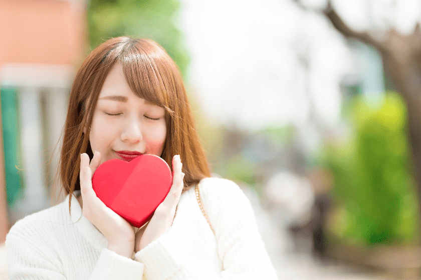夢占い キスの夢を見る意味と心理診断70選 芸能人 元彼 リアル 知らない人