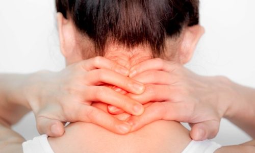 うなじ 左右の頬のにきび かゆみは前触れ 恋愛ジンクス9選