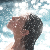 夢占い 雨漏りの夢を見る意味と心理診断60選 車 古い家 実家 壁